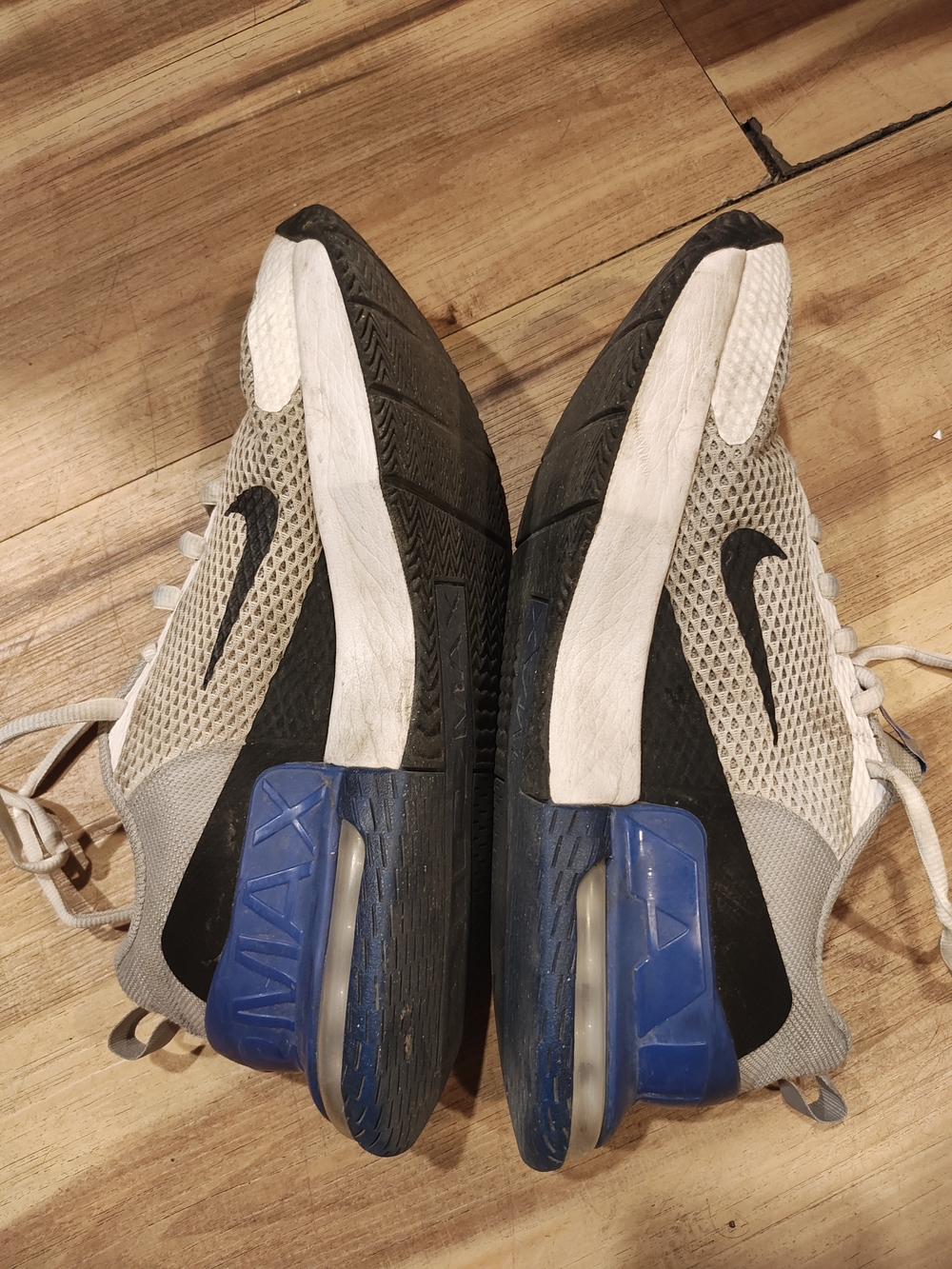 Nike Air Max Men’s Beige and Blue Running Shoes - Picture 3 of 6
